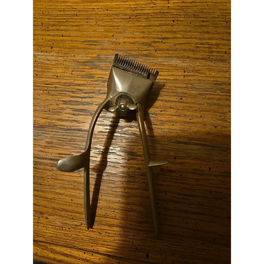vintage John Oster Model 105 manual hair‎ clipper